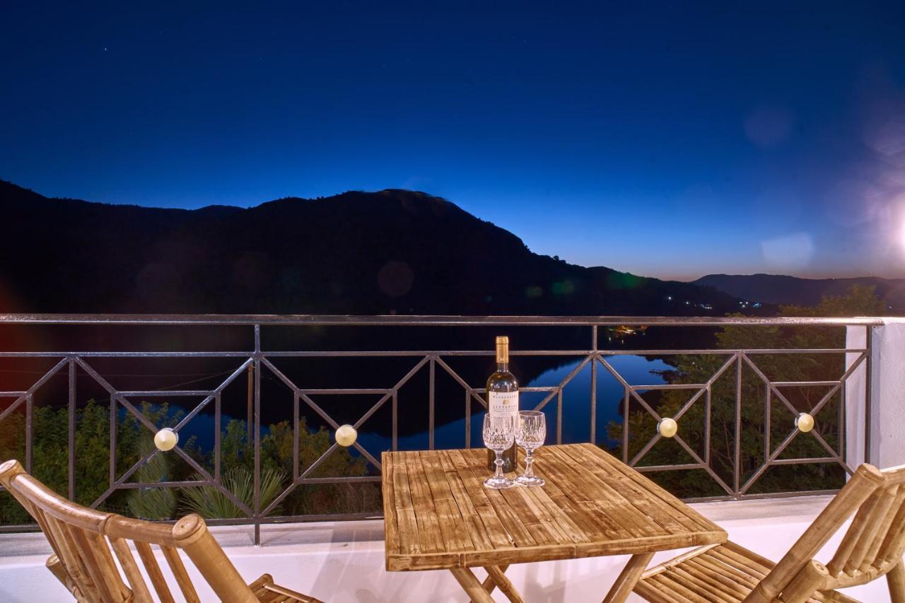 Lake View Suites Kávallos エクステリア 写真