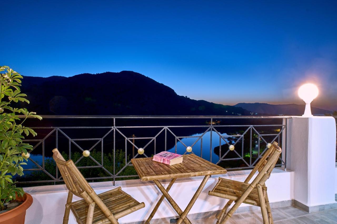 Lake View Suites Kávallos エクステリア 写真