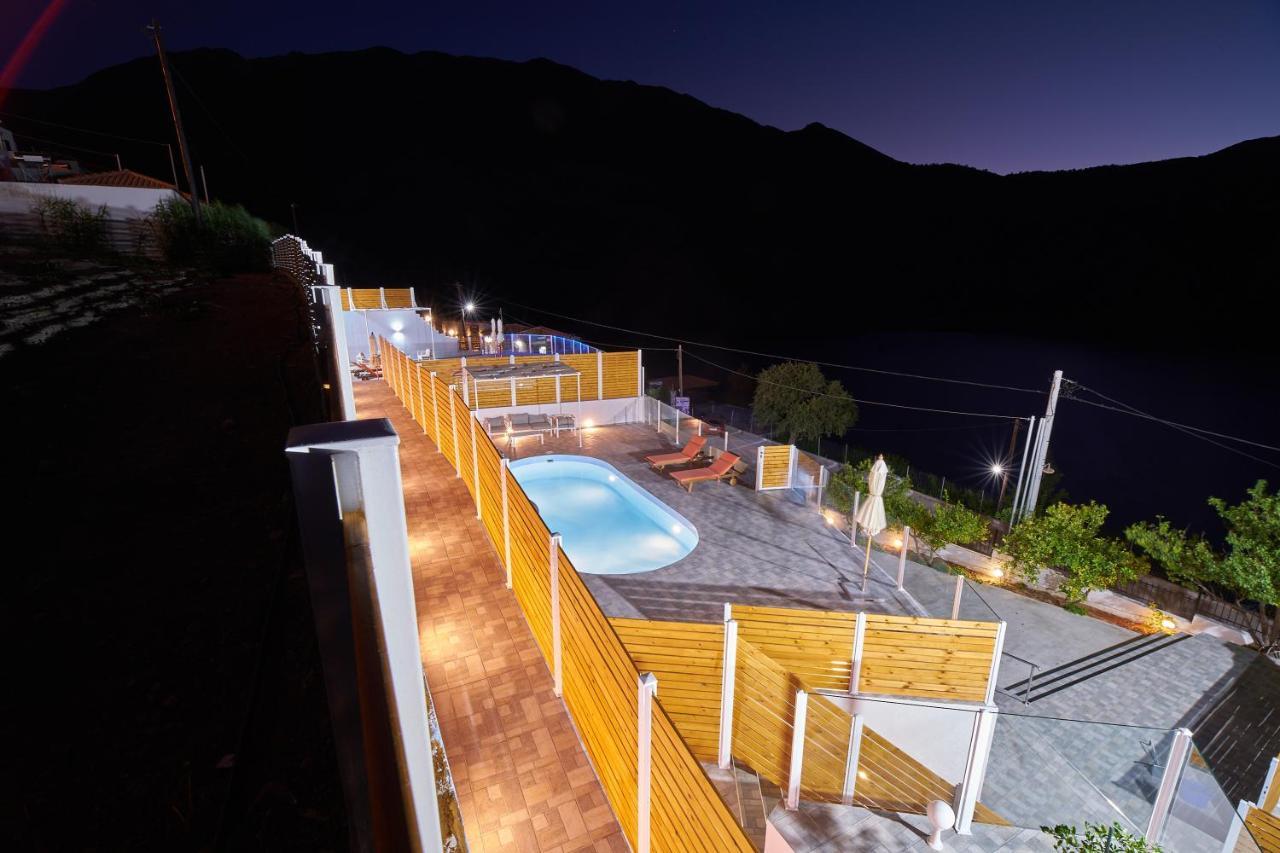 Lake View Suites Kávallos エクステリア 写真