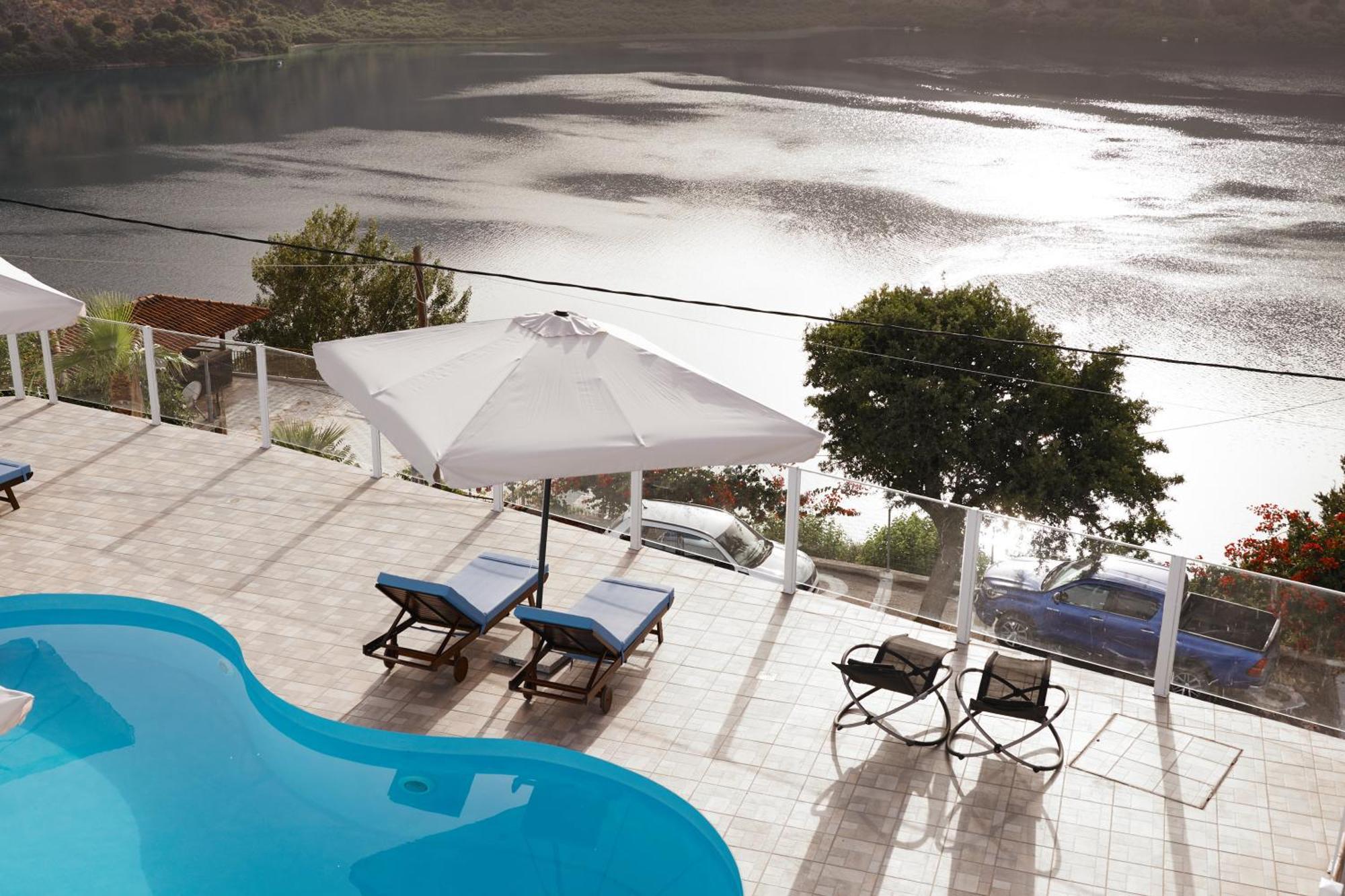 Lake View Suites Kávallos エクステリア 写真